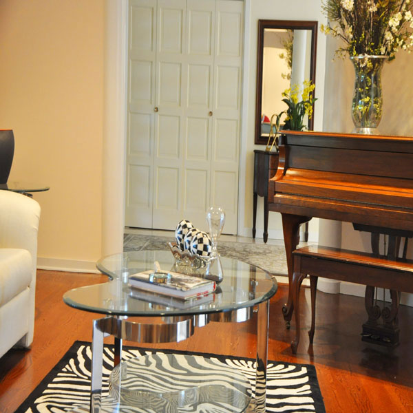 coffee-table-and-entrance